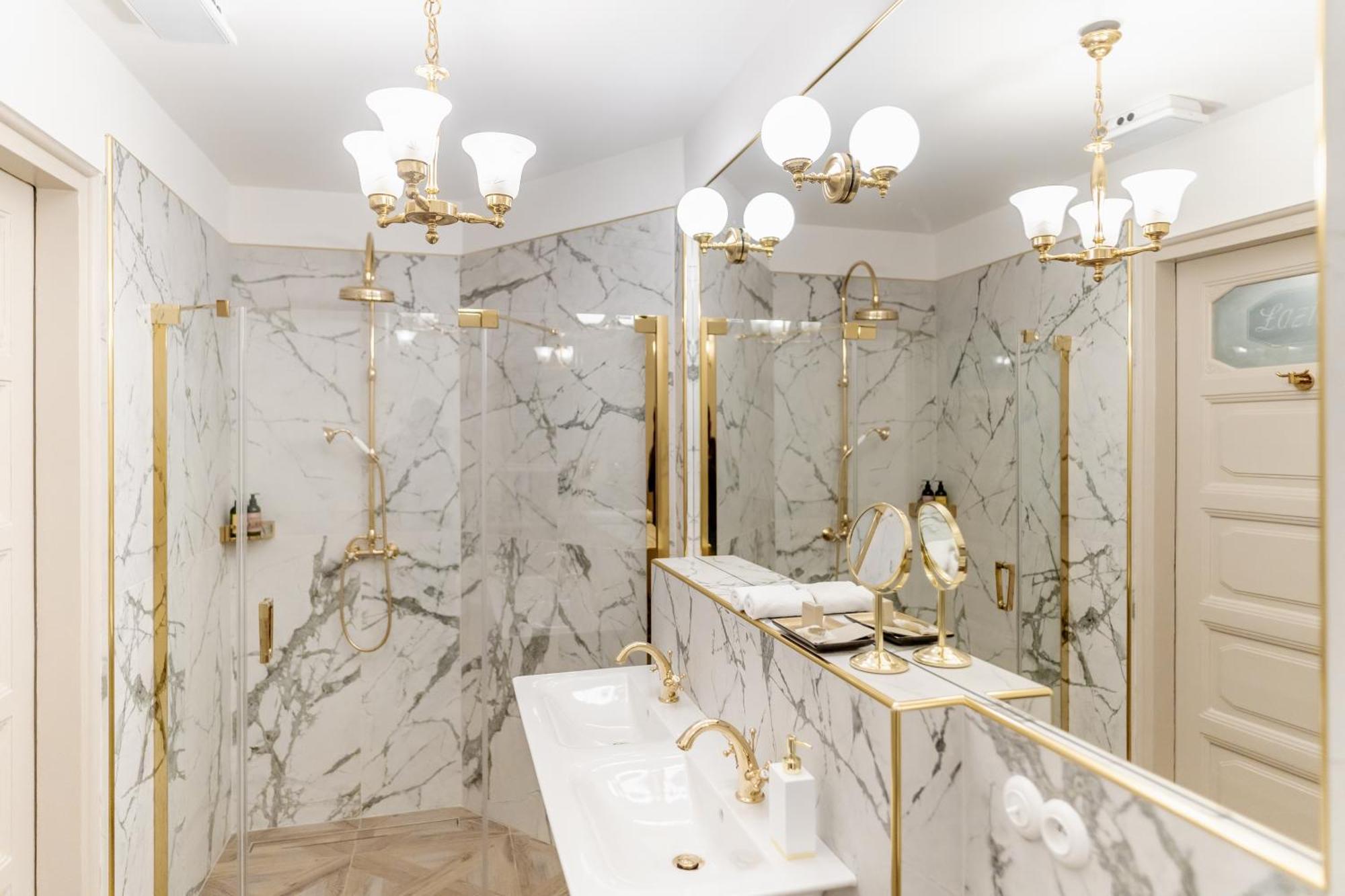 Готель H15 Francuski Old Town - Destigo 5*