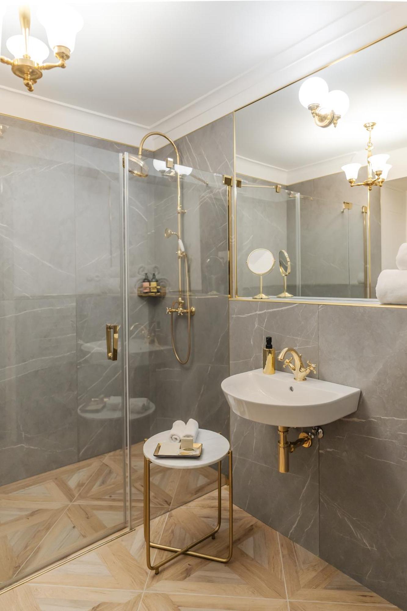H15 Francuski Old Town - Destigo Готель