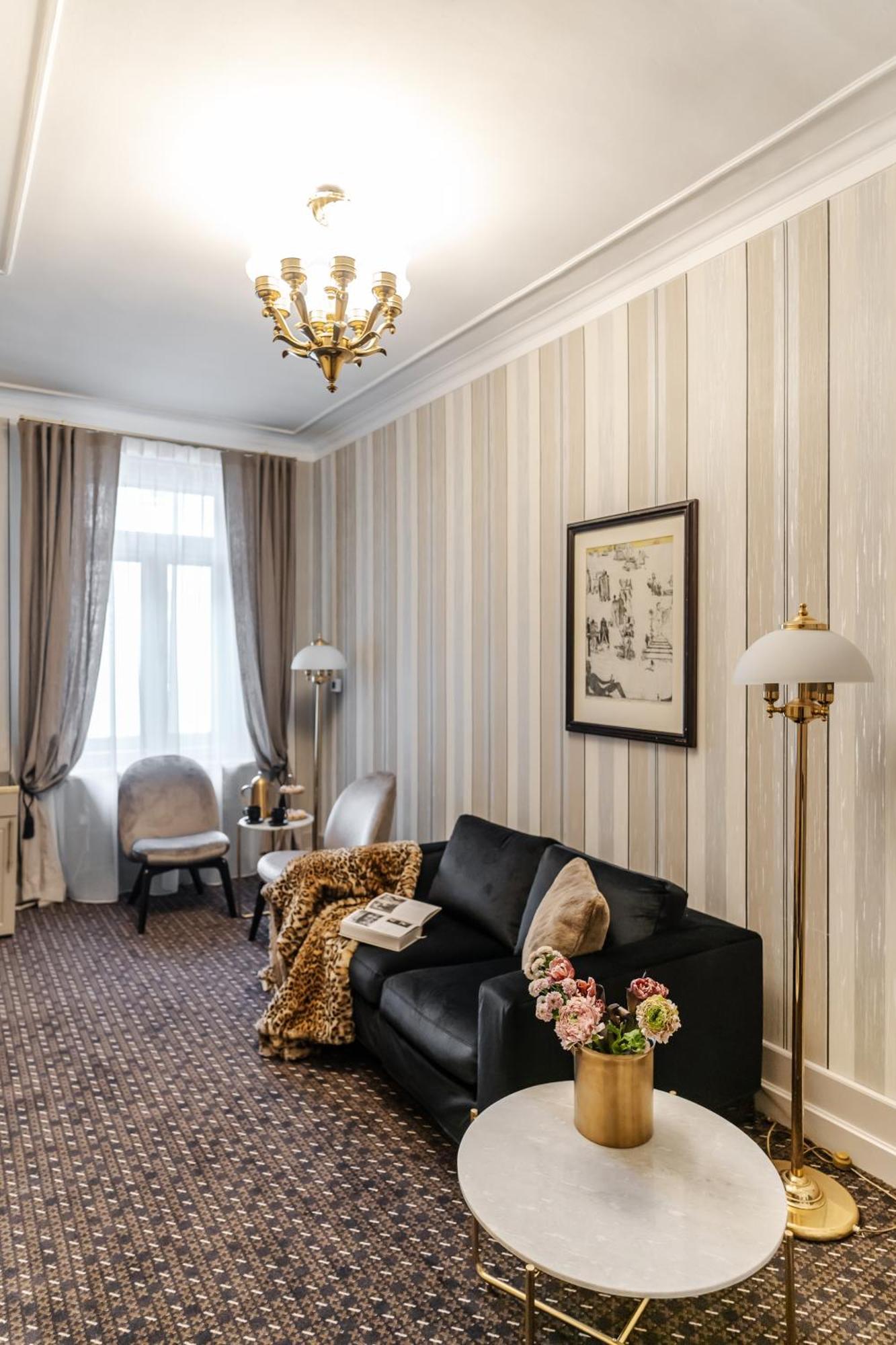 Готель H15 Francuski Old Town - Destigo