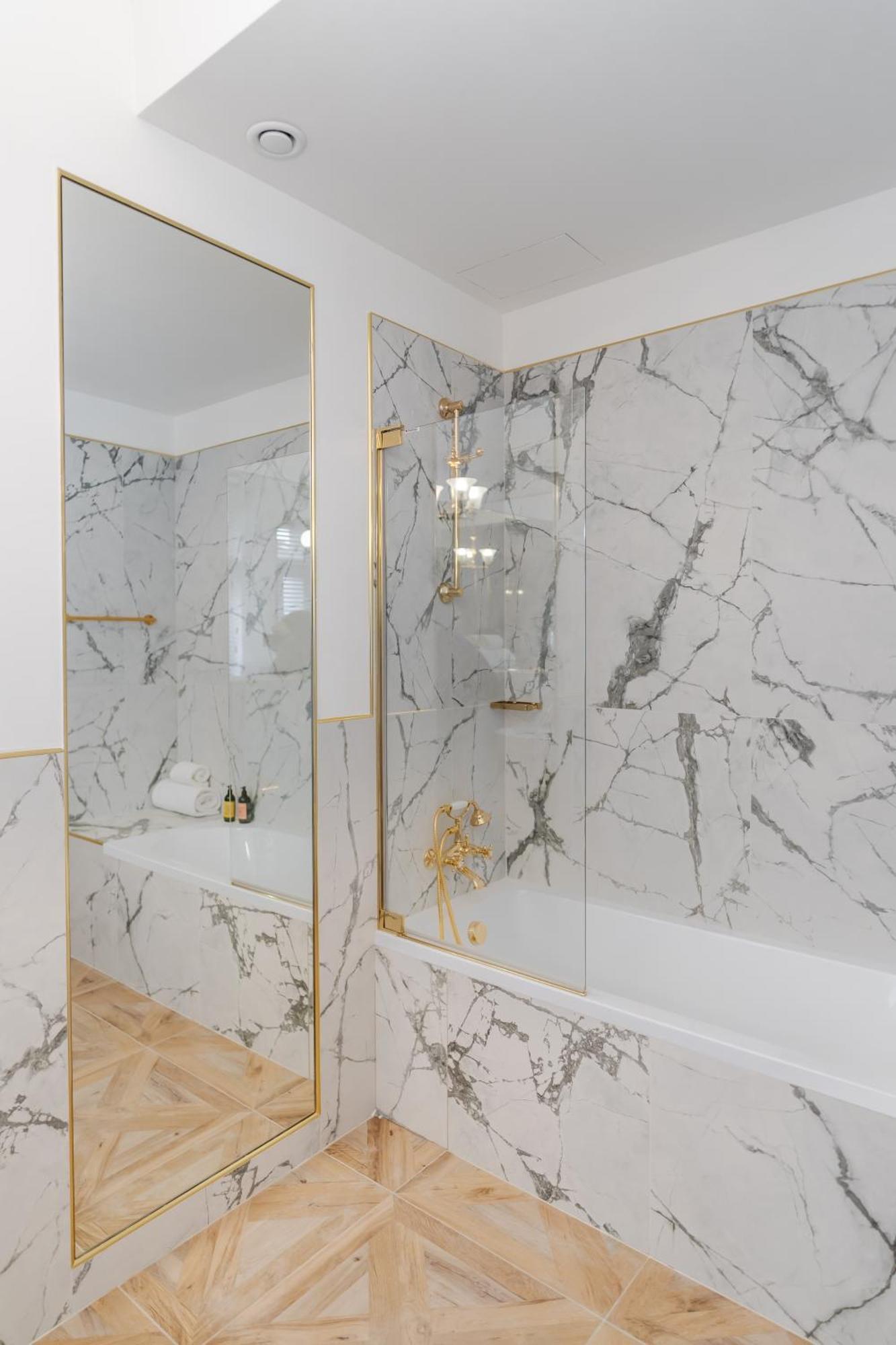 Готель H15 Francuski Old Town - Destigo 5*