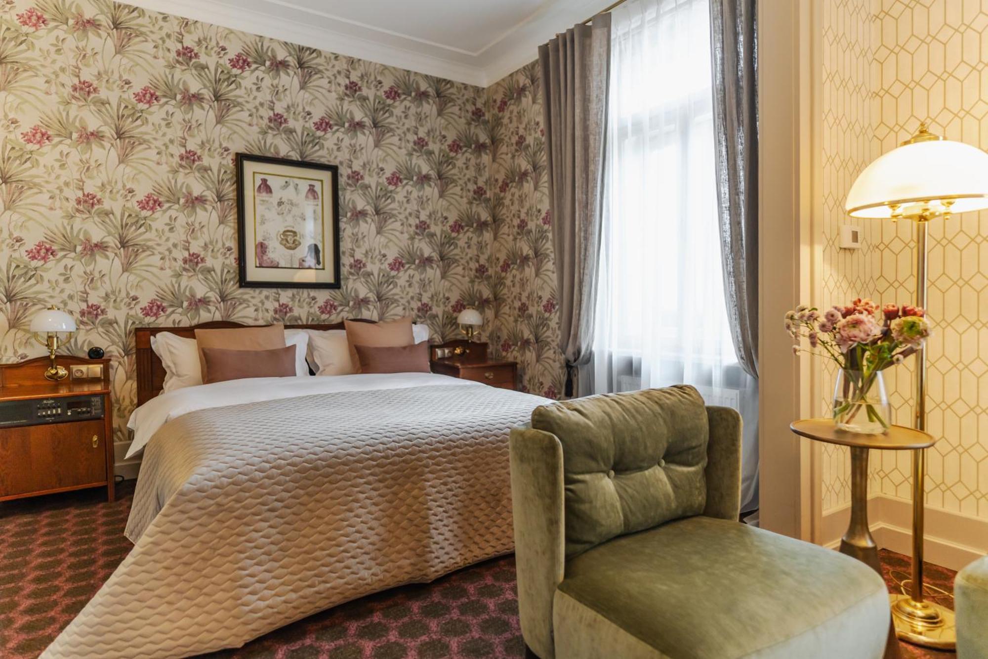 H15 Francuski Old Town - Destigo