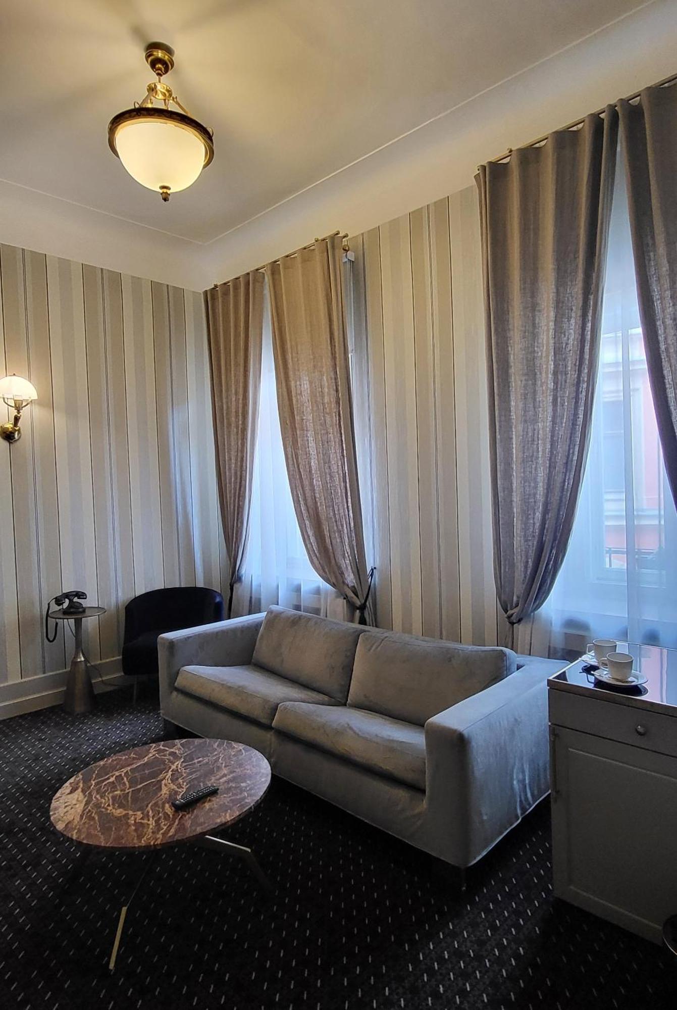 H15 Francuski Old Town - Destigo Готель 5*
